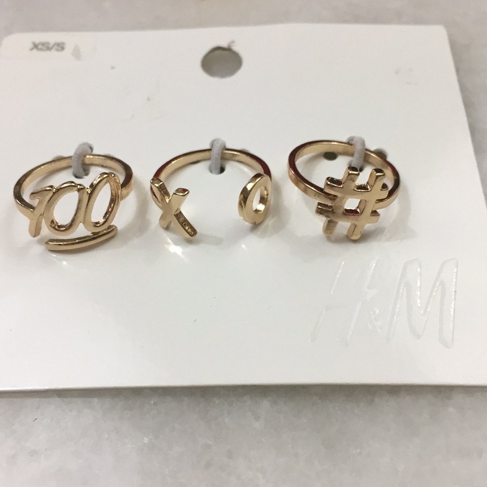 Statement rings in gold super cute✨from H&M